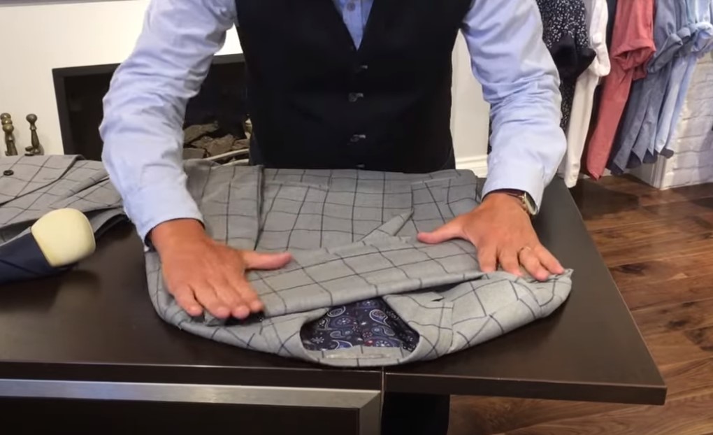 Preventing suit jacket wrinkles